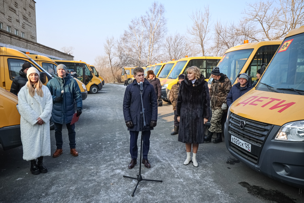 Больше 40 школьных автобусов получили муниципалитеты Приморья по федеральной программе.