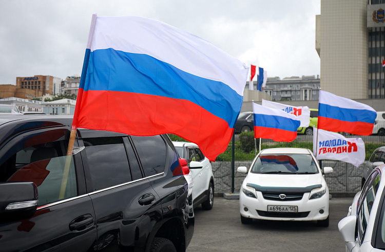 Масштабным автопробегом отметят День государственного флага России в Приморье. Масштабным автопробегом отметят День государственного флага России в Приморье.